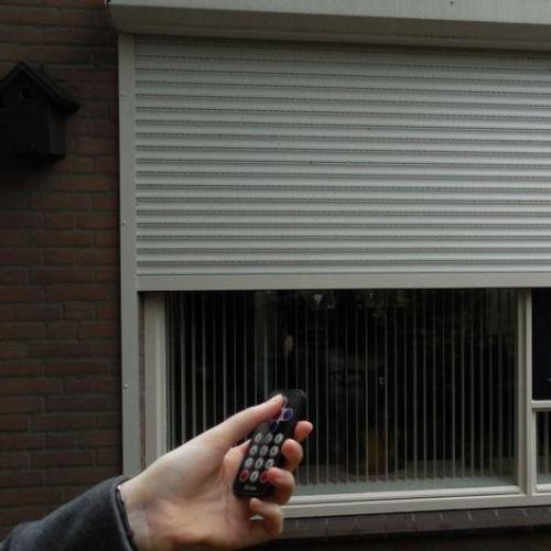 Janela de Alumínio com Persiana Integrada Automatizada